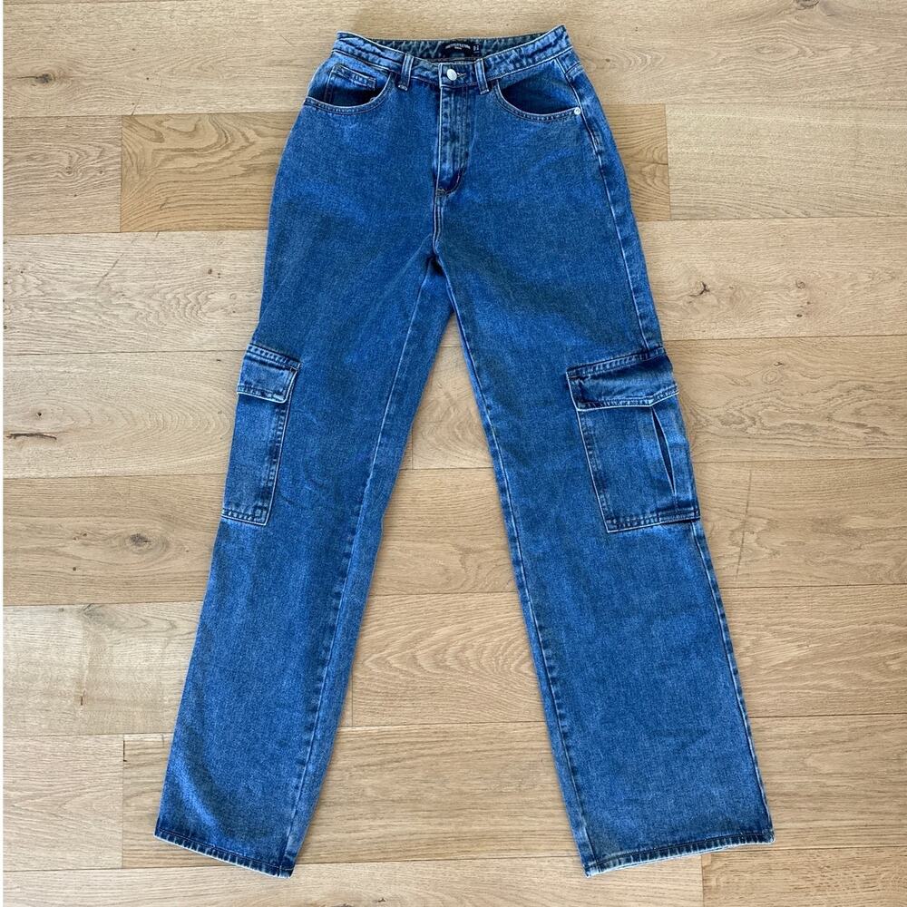 PrettyLittleThing - Denim Cargo Jeans in Blue